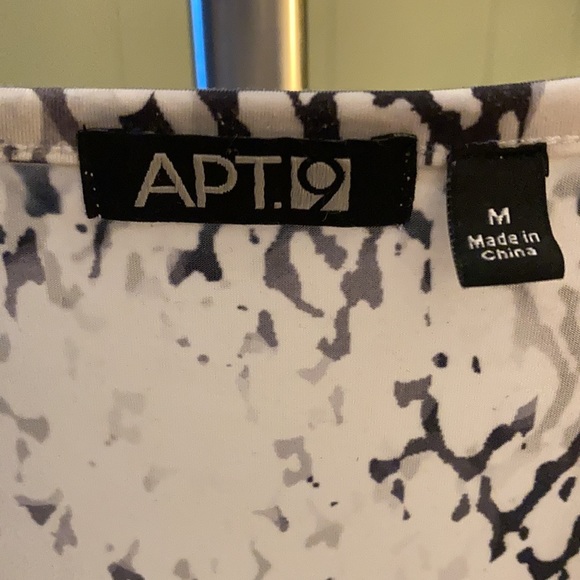 Apt. 9 unique black and white pattern top with embellishments M - Picture 4 of 14